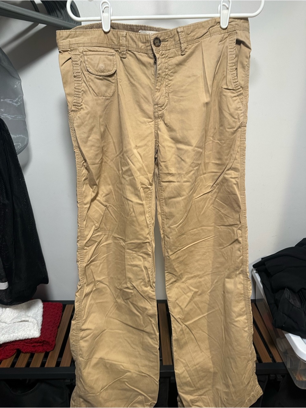 GAP Men's Khaki Straight-Leg Chinos - Tan